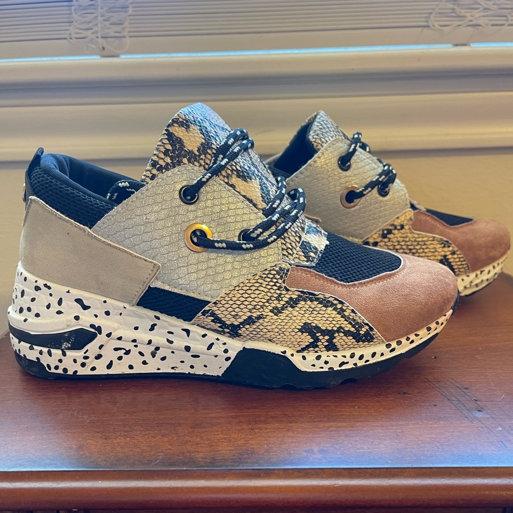 Women’s sneakers